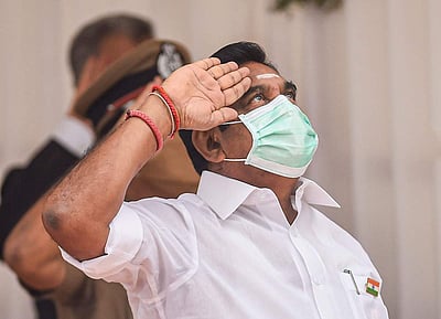 தேசியக் கொடியேற்றிய முதல்வர் பழனிசாமி - புகைப்படங்கள்