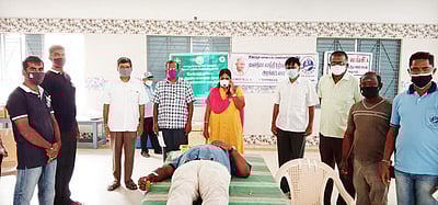 வெள்ளக்கோவிலில் சமூக இடைவெளியுடன் நடந்த ரத்ததான முகாம் 