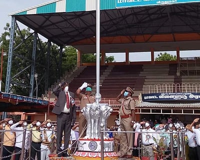 விருதுநகரில் சுதந்திர தின விழா: மாவட்ட ஆட்சியர் தேசியக் கொடி ஏற்றினார்