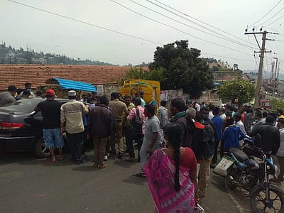 கொடைக்கானலில் நகராட்சிக்கு சொந்தமான குடிநீர் லாரி மோதி ஒருவர் படுகாயம்