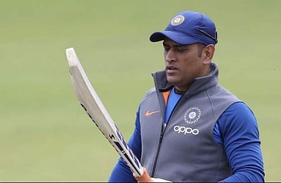 சர்வதேச கிரிக்கெட்டிலிருந்து தோனி ஓய்வு