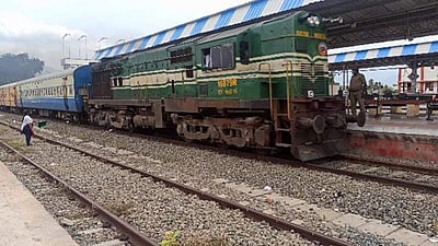 பழனி-போத்தனூர் வரை ரயில் இயக்கப்பட்டு பாதையின் தரம் சோதனை