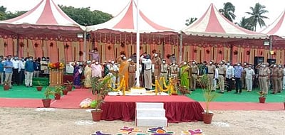 ராணிப்பேட்டை: சுதந்திர தின விழாவையொட்டி ஆட்சியர் தேசிய கொடியை ஏற்றினார்