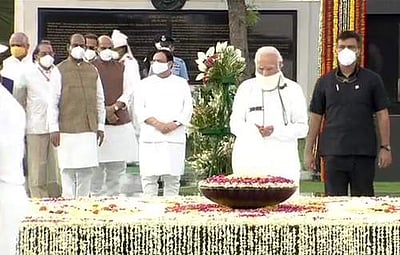 வாஜ்பாய் நினைவு தினம்: குடியரசுத் தலைவர், மோடி மலர்தூவி மரியாதை
