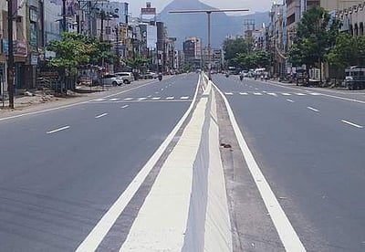 பொது முடக்கம்: தேனியில் வெளிச்சோடிய சாலைகள்