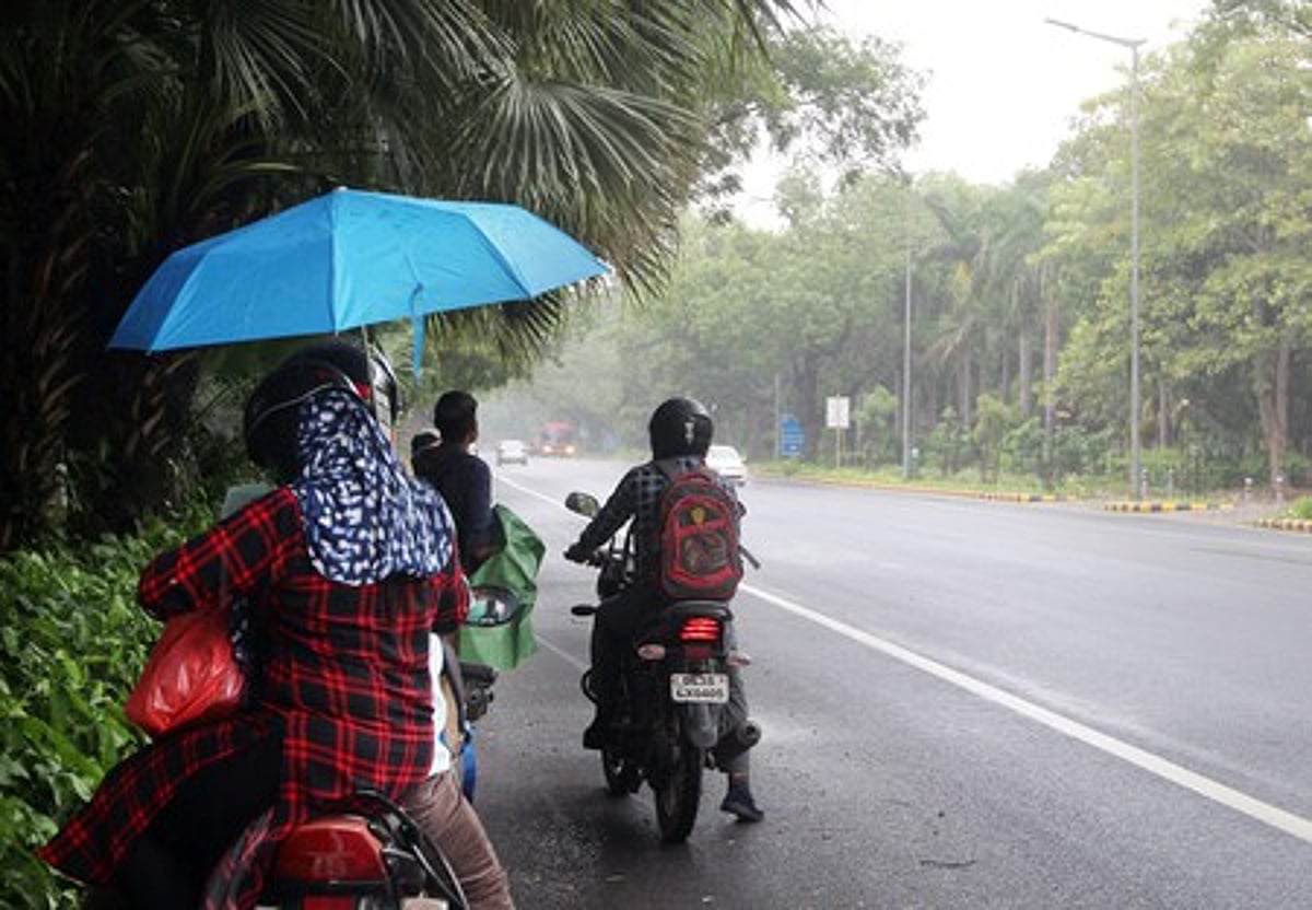 தில்லியில் இரண்டாவது நாளாக மழை