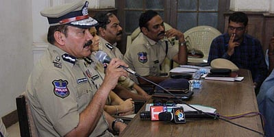 காவல் துறையில் ஒழுக்கக்கேடானவர்களா? புகார் தெரிவிக்க வாட்ஸ்ஆப் எண்