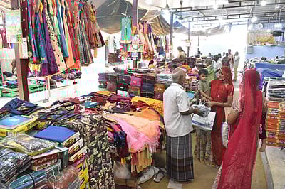 இ-பாஸ் தளர்வு: ஈரோடு ஜவுளி சந்தைக்கு வெளி மாவட்ட வியாபாரிகள் வருகை 