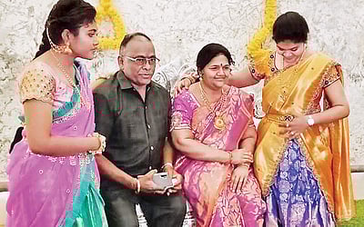 மனைவிக்கு சிலை...!