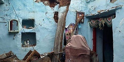 தெலங்கானாவில் வீடு இடிந்து விழுந்ததில் தாய், மகள்கள் பலி