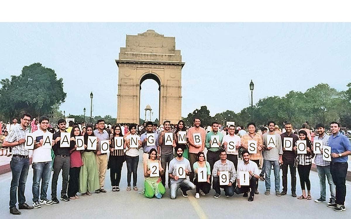 இளம் தூதராக விருப்பமா?