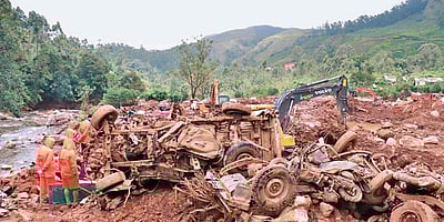 மூணாறு நிலச்சரிவு: பெண்ணின் சடலம் மீட்பு; இன்னும் 7 பேர் மாயம்