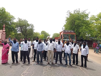 ஸ்ரீவில்லிபுத்தூரில் வழக்கறிஞர்கள்  சாலை மறியல்