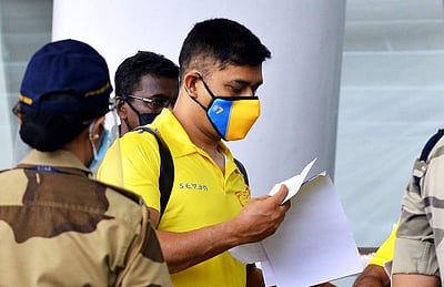 சிஎஸ்கே அணி துபை பயணம் - புகைப்படங்கள்