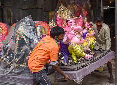 விநாயகா் சதுா்த்தி: கோவையில் இந்து முன்னணி சாா்பில்
5001 சிலைகள் பிரதிஷ்டை!