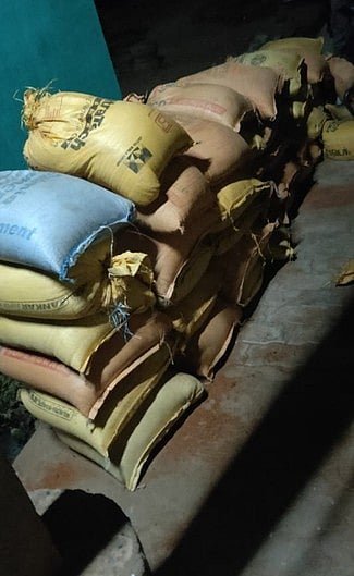 ஸ்ரீவிலி.யில் பைக்குகளில் கடத்திய80 மணல் மூடைகள் பறிமுதல் 7 போ் மீது வழக்கு