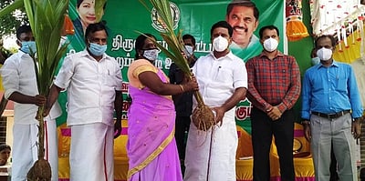 நெடும்பலம்: 1300 குடும்பங்களுக்கு மரக்கன்றுகள்அமைச்சா் வழங்கினாா்