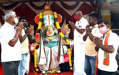 ஈரோடு: இந்து முன்னணி சார்பில் விநாயகர் சிலை வைத்து வழிபாடு