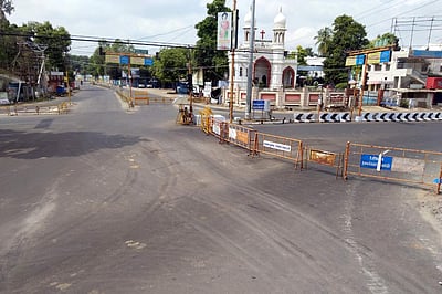 தளர்வு இல்லாத முழு ஊரடங்கால் ஈரோடு மாவட்டம் வெறிச்சோடியது