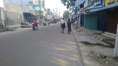 போடியில் தளர்வில்லா பொதுமுடக்கத்திலும் சமூக இடைவெளியின்றி நடைபெற்ற திருமணங்கள்!