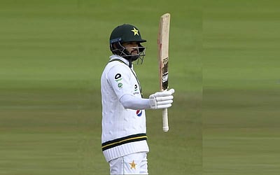 அசார் அரைசதம்: தேநீர் இடைவேளையில் பாக். 158/5