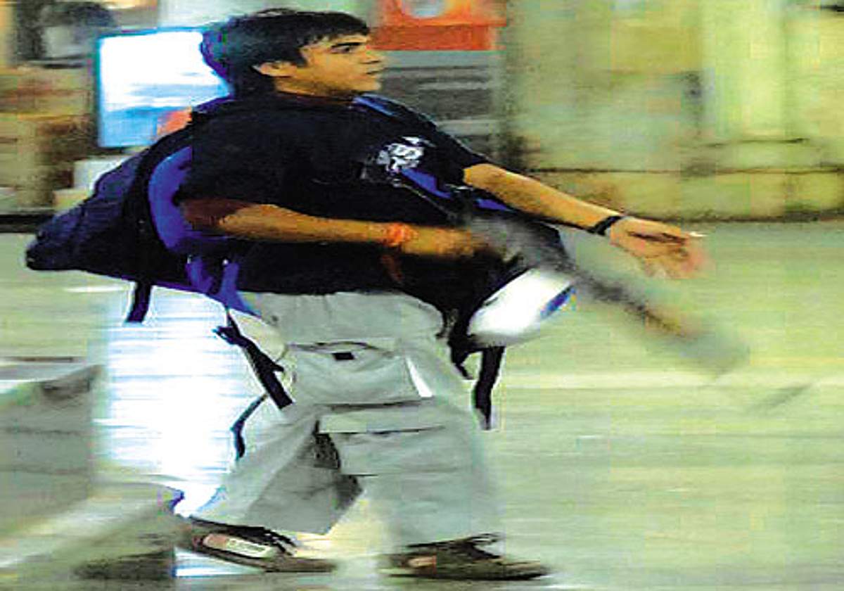 26/11 தாக்குதலில் உயிர்பிழைத்த சிறுமி; உதவிக் கேட்டு நீதிமன்றத்தை நாடினார்