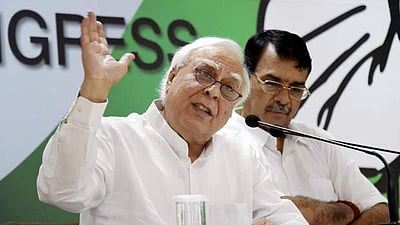 ராகுல் விளக்கமும் கபில் சிபலின் சுட்டுரை நீக்கமும்