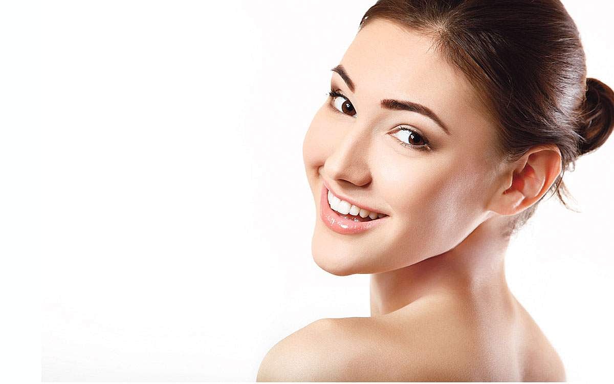 வீட்டில் உள்ள பொருட்களை கொண்டு முகத்தை பளபளப்பாக்க 