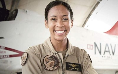 முதல் கருப்பின  பெண் பைலட்