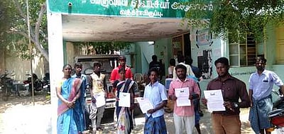 அத்திக்கோவில் பகுதியில் அடிப்படை வசதிகள் செய்துதரக் கோரி மலைவாழ் மக்கள் மனு