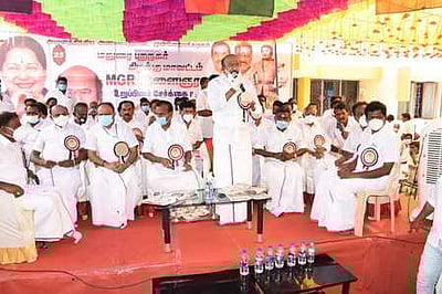 ‘அரசியல் லாப நோக்கத்திலேயே எதையும் செய்வாா் ஸ்டாலின்’