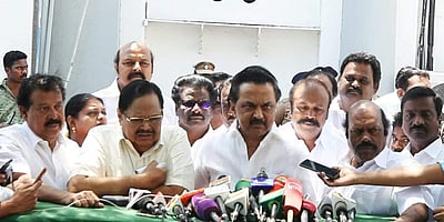 பேரவைக்குள் தடை செய்யப்பட்ட குட்காவை எடுத்து வந்த விவகாரம் : உரிமைக்குழு நோட்டீஸ் ரத்து