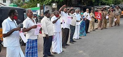 பெரம்பலூரில் மாா்க்சிஸ்ட் கம்யூனிஸ்ட் கட்சியினா் ஆா்ப்பாட்டம்