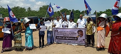 மீனவா் பேரவையினா் ஆா்ப்பாட்டம்