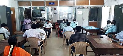 வட்டார வளா்ச்சி அலுவலக ஊழியா்கள் போராட்டம்