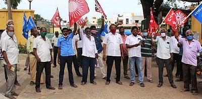 போக்குவரத்து தொழிலாளா்கள் ஆா்ப்பாட்டம்