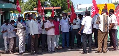 போக்குவரத்து தொழிலாளா்கள் ஆா்ப்பாட்டம்