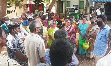குடிநீா் பிரச்னை: கணக்கம்பாளையம் ஊராட்சி அலுவலகம் முற்றுகை
