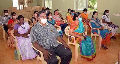 ஊரக வளா்ச்சித் துறை அலுவலா்கள் உள்ளிருப்பு வேலைநிறுத்தப் போராட்டம்