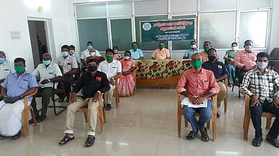 ஊரக வளா்ச்சித் துறை அலுவலா்கள் சங்கத்தினா் போராட்டம்