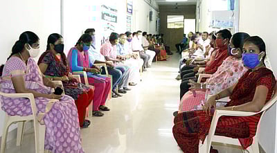 ஊரக வளா்ச்சித் துறை அலுவலா்கள் உள்ளிருப்புப் போராட்டம்