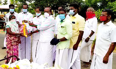 அத்தியாவசியப் பொருள்கள் வழங்கல்