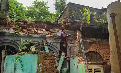 கொல்கத்தாவில் கட்டடம் இடிந்து விழுந்ததில் ஒருவர் பலி