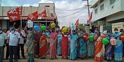 திருப்பூரில் சீரான குடிநீர் விநியோகம் செய்யக்கோரி பெண்கள் ஆர்ப்பாட்டம்