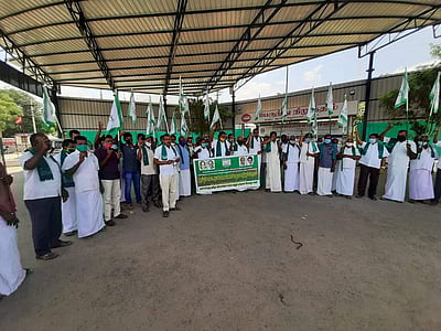 திருப்பூரில் விவசாயிகள் சங்கத்தினர் ஆர்ப்பாட்டம்