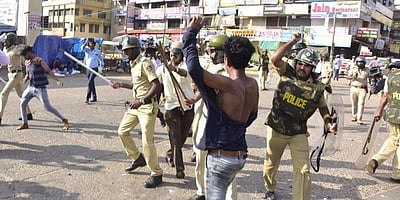 கேரளத்தில் பினராயிக்கு எதிராக போராட்டம்: காங்கிரசார் மீது காவல்துறை தடியடி