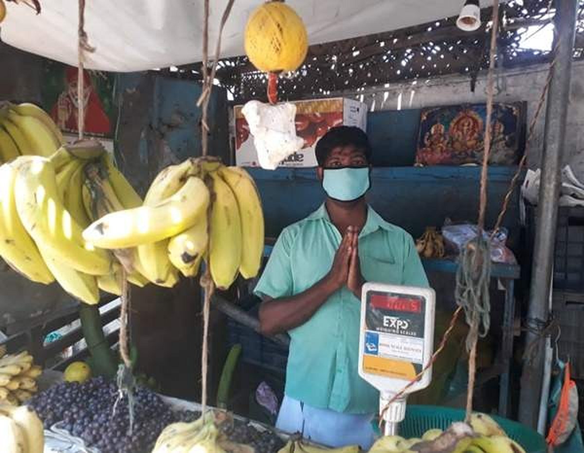 நீடாமங்கலம் பழ வியாபாரியிடம் பாசத்தை பொழிந்த தமிழக முதல்வர் எடப்பாடி பழனிசாமி