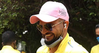 சிஎஸ்கே அணிக்குப் பலத்த பின்னடைவு: ஐபிஎல் போட்டியிலிருந்து சுரேஷ் ரெய்னா விலகல்!