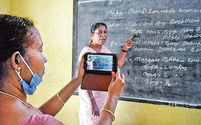 இணைய வழியில் பாடம்: மாற்றம் பெறும் வகுப்பறைகள்