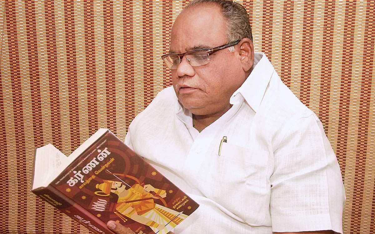 வாசிப்பை நேசிக்கும் வியாபாரி